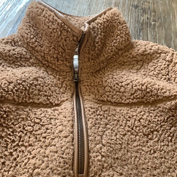 ❌SOLD❌Abercrombie & Finch Sherpa - Picture 6 of 7
